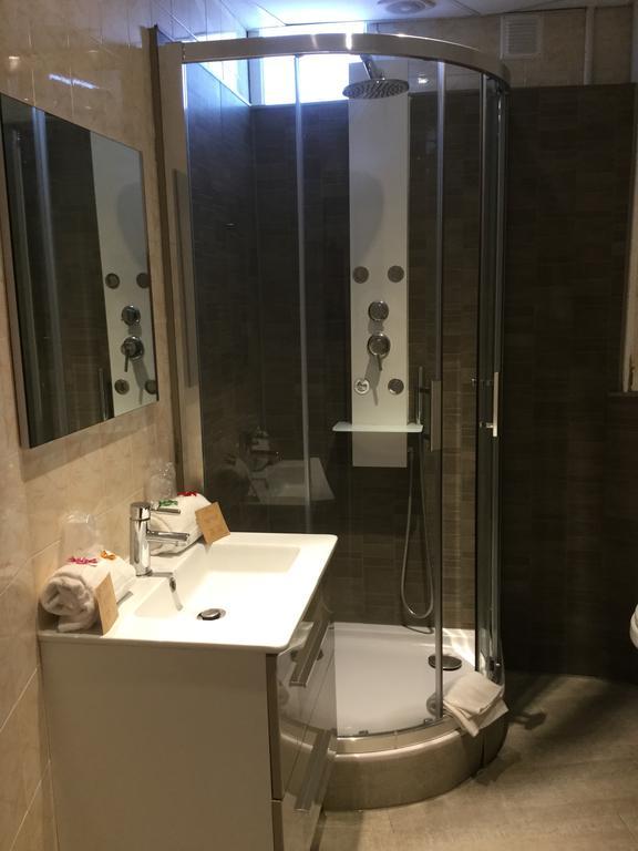 Hotel Restaurant Le 8 Mandelieu エクステリア 写真