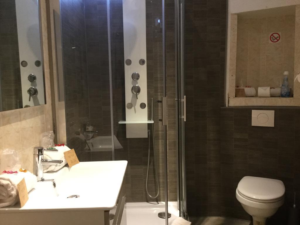Hotel Restaurant Le 8 Mandelieu エクステリア 写真