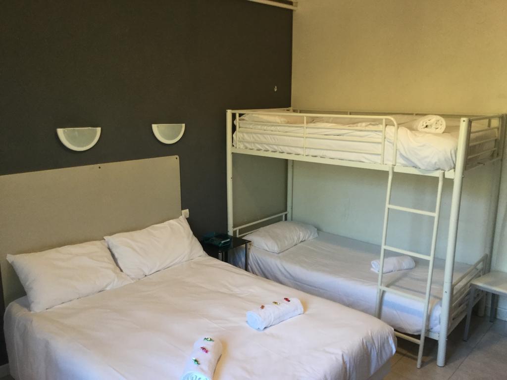 Hotel Restaurant Le 8 Mandelieu エクステリア 写真