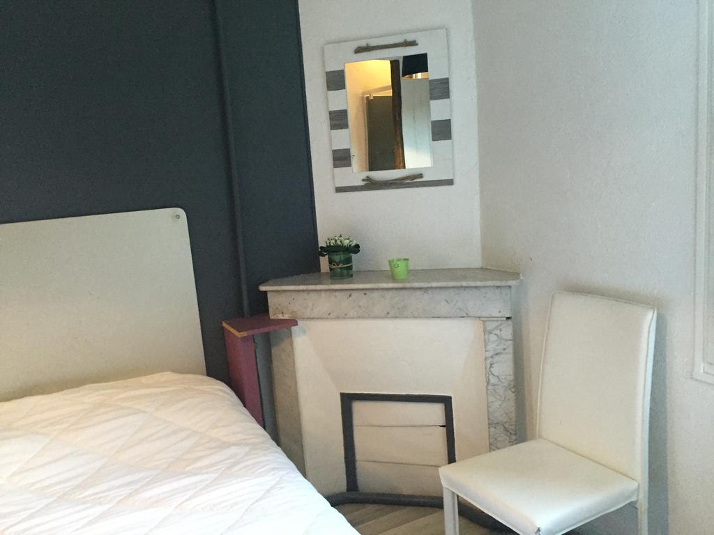 Hotel Restaurant Le 8 Mandelieu エクステリア 写真